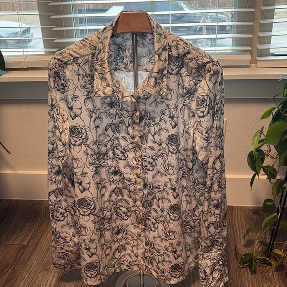 Nasty Gal, black and white floral pajama set, Size 6 - Picture 5 of 5